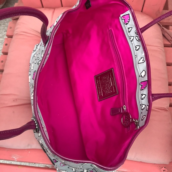 Poppy by coach - Picture 3 of 3